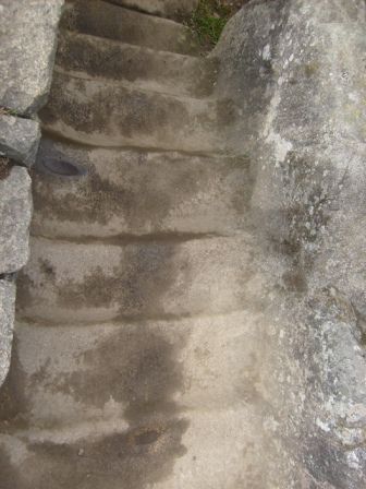 Eine Treppe, in den Fels gehauen