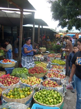 Auf dem Markt von Antigua