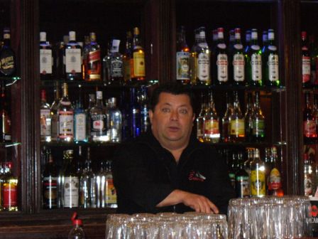 Mario mixt meinen Pisco sour
