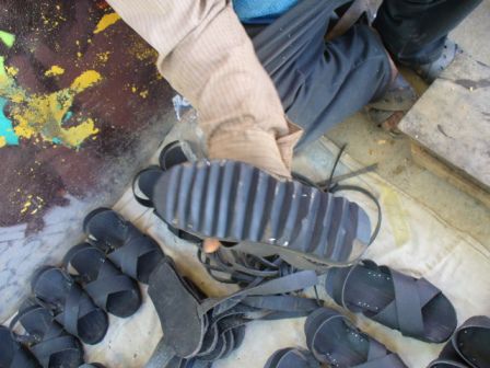 Schuhe aus Pneus