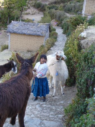 Gabriela mit ihrem Lama