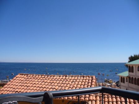 Ein paar letzte Stunden auf der Hotelterrasse mit Blick auf den See