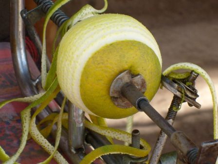 Orangen-Schälmaschine