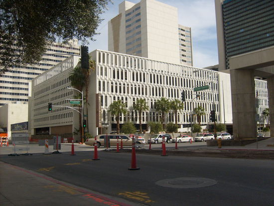 hinter dem Golden Nugget - eine der vielen Stretch-Limousinen