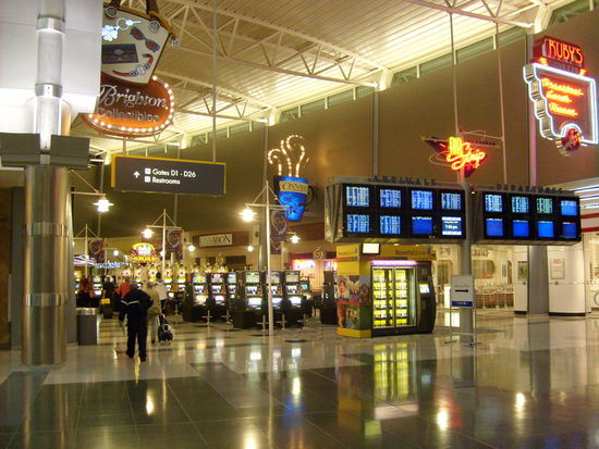 und in der Abflughalle stehen noch viel mehr davon