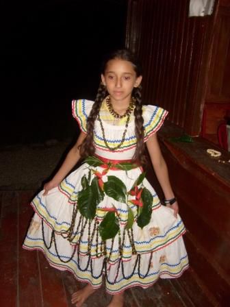 Die stolze Meira im neuen Kleid