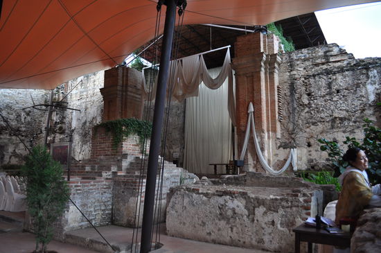 in den Ruinen der Klosterkirche