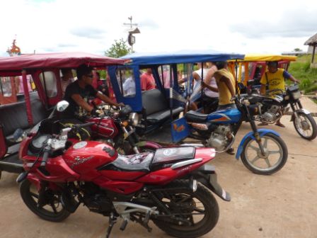 Die Mototaxis stehen bereit
