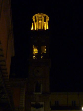campanile en notte