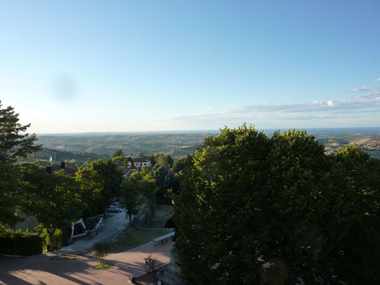 die Aussicht vom Hotelzimmer
350 m über Meer und lange nicht so heiss wie dort unten am Strand