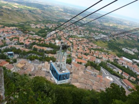 die Kabinenbahn von Borgo Maggiore hinauf nach San Marino auf
675 m ü.M.