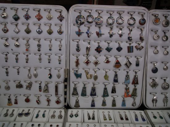 sehr schön gearbeiteter Silberschmuck wird überall auf den Märkten angeboten.