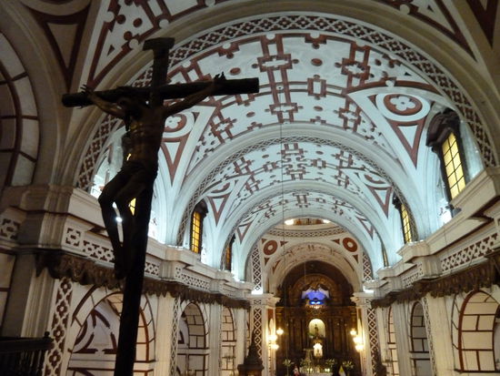 In der wunderschönen San Francisco-Kirche mit ihren geometrischen Dekorationen.