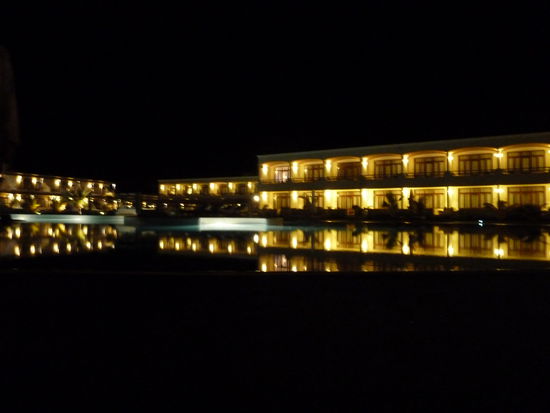 der grosse Pool liegt im Dunkeln