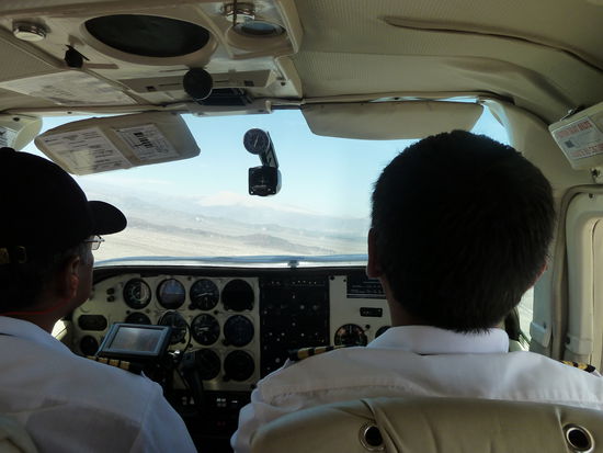 zwei tollkühne Männer in ihren fliegenden Kisten