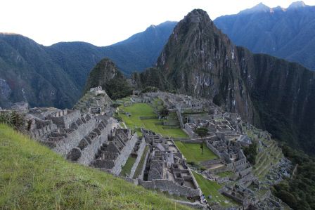 meine allererste Foto mit der neuen Kamera - gar kein schlechtes Motiv
Machu Picchu vor Sonnenaufgang