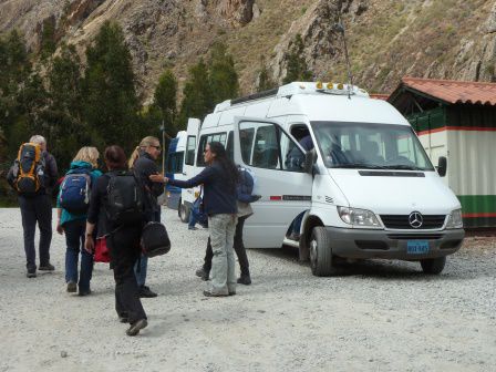 Cäsar erwartet uns mit dem Bus