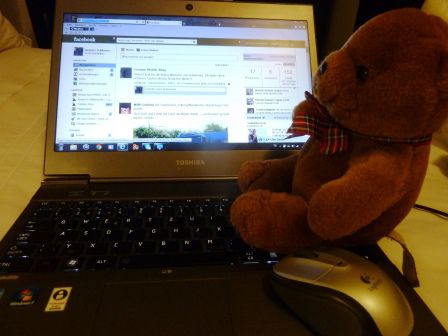 ... checkt mein Facebook...