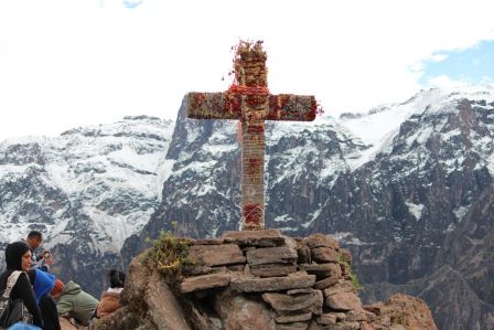 Cruz del Condor. 1300 m hoch über dem Colca-Fluss