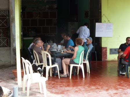 Frühstück an der Strasse Iquitos - Nauta
