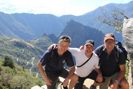 Auch das Sonnentor ist geschafft - hinten erkennt man den Wayna Picchu
Foto: Beat