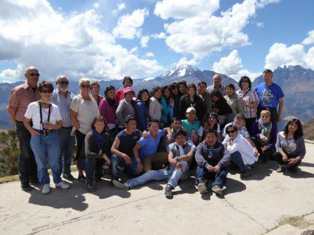 Gruppenbild mit Jugendlichen aus Puno, die dabei sind, ihre Heimat zu entdecken