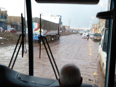 Die Fahrt durch Juliaca gleicht der Fahrt durch ein Bachbett