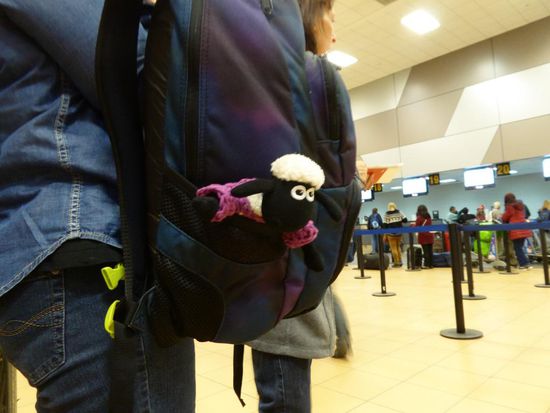 Johnny das kleine Lamm hat still und verwundert alles mitgemacht. Immer war es dabei, unauffällig und etwas im Hintergrund. Bestimmt wird es jetzt den Grosskindern gaaaaaaanz viel zu erzählen haben von der grossen weiten Welt.