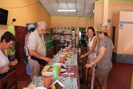 Der Frühstückstisch ist gedeckt      Foto: Beat