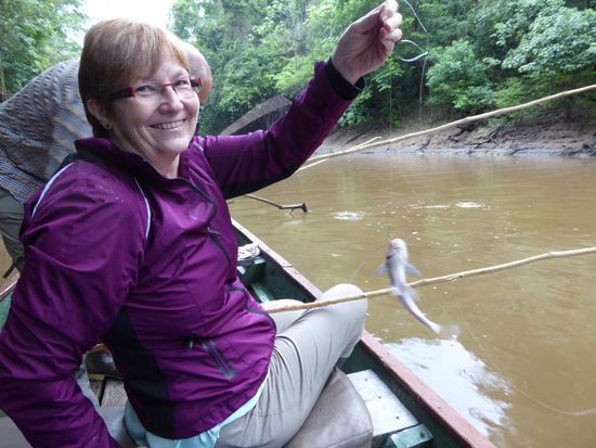 Susanna holt den ersten Fang: einen Catfish     Foto: René M.