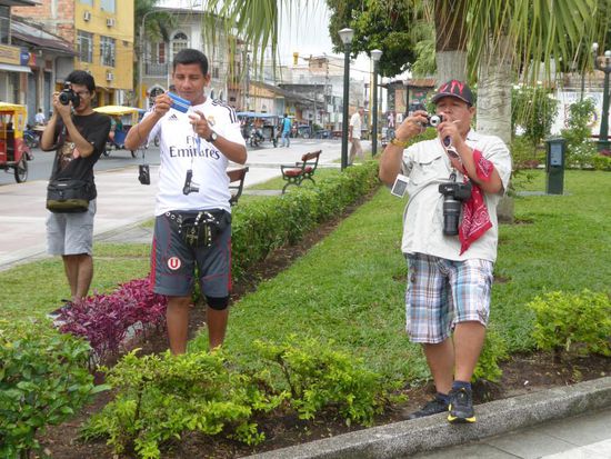 ... die Fotografen hoch konzentriert.