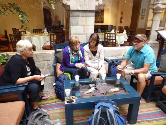 Was macht man als moderner Mensch, wenn man im Hotel ankommt? Man checkt Mails, versendet SMS und freut sich über Gästebucheinträge.