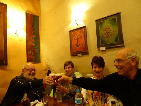 Hier wird mit Cuscena angestossen