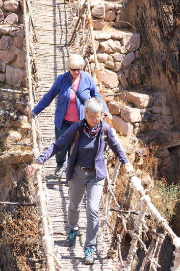 Eine wackelige Angelegenheit, das braucht schon etwas Mut. Foto: Bruno