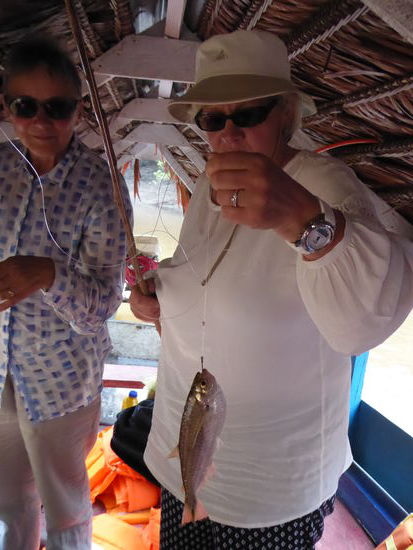 auch Pia hat eine stattliche Sardine gefangen