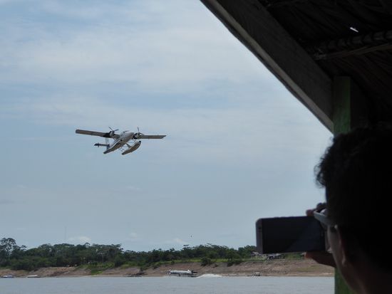 in Nanay ist soeben ein Wasserflugzeug gestartet...