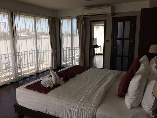 Mein Zimmer mit Sicht auf den Fluss ist sofort bezugsbereit.