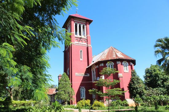 Seit Wochen die erste Kirche