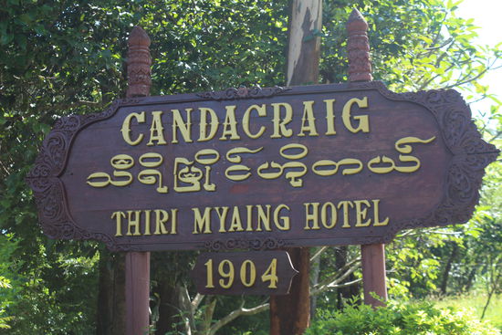 Das Hotelschild steht noch - aber das Hotel ist längst geschlossen