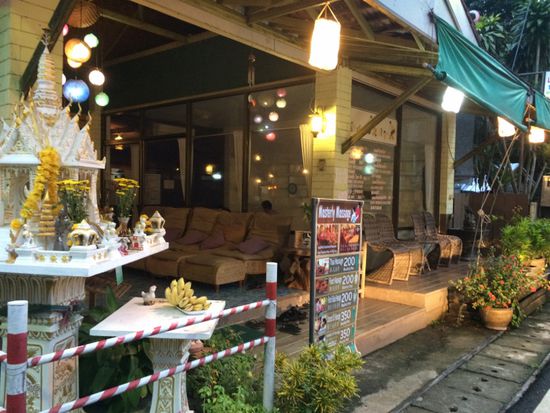 Massagesalons gibt es an jeder Ecke