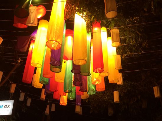 Strassenbeleuchtung vor dem Lokal