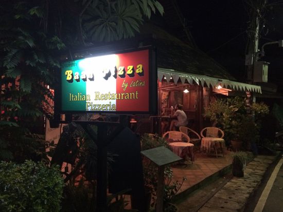 Die Pizzeria liess ich buchstäblich links liegen...