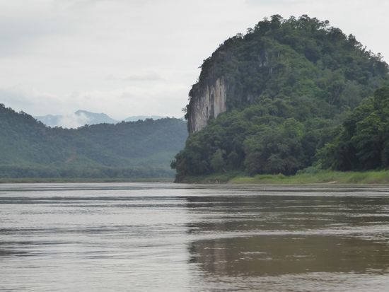 Weit hinten im Osten sind Berge sichtbar