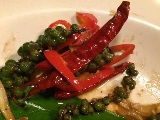 Gut, um das Aroma zu geben - aber viel zu scharf zum Essen.