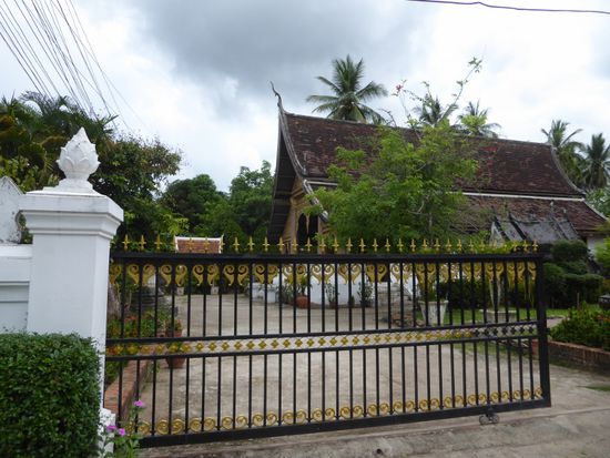 Dieser Garten vom Vat Choumkhong Sou Rhimtarare liegt auf meinem täglichen Weg hinunter zum Mekong.