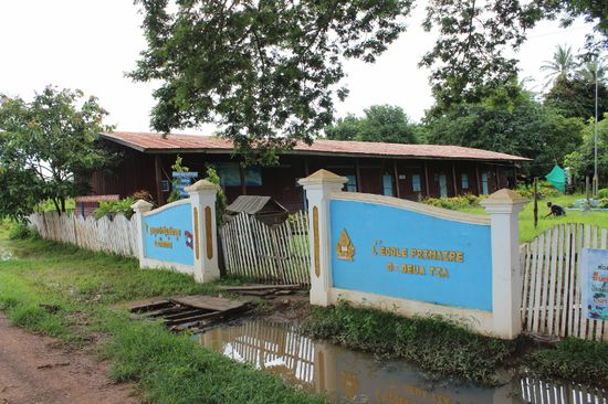 Der Eingang zur Dorfschule