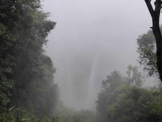 sie wären tatsächlich sehr eindrücklich, die beiden hohen Wasserfälle.