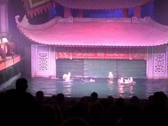 Meine Fotos aus der 15. Reihe können nur einen vagen Eindruck widergeben.