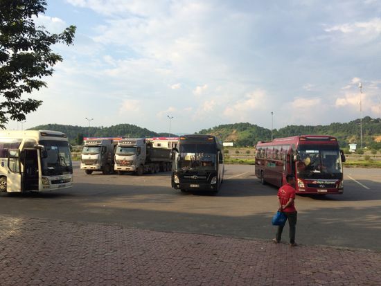 Der Parkplatz auf dem Rastplatz ist fast leer