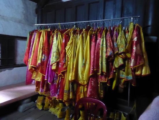 ...und hier sind sie - des Kaisers Kleider